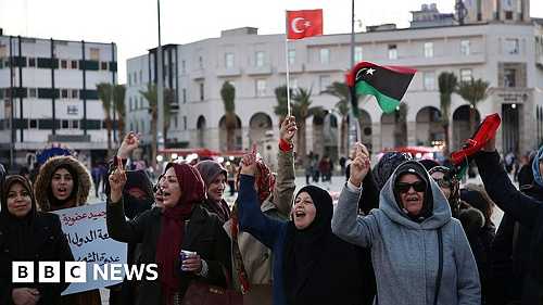 Turkey deploys troops to shore up Libya government