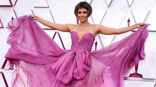 Halle Berry debuted a new banged bob, and fans have questions - TheGrio