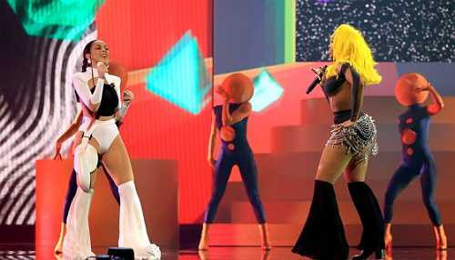 Doja Cat And SZA Combine For “Kiss Me More” & More Must-See Performances From The Billboard Music Awards Doja Cat And SZA Combine For “Kiss Me More” & More Must-See Performances From The Billboard Music Awards