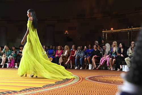 Here Comes the Sun: For 2019, Christian Siriano Envisions a Tropical Getaway—and a New Governor&nbsp;