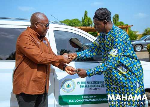 Mahama Donates A 7-seater Vehicle To The Islamic Education Unit Of The Ghana Education Service In Tamale