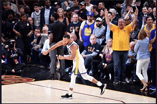 Warriors edge Mavericks in Thompson's emotional return to Chase Center