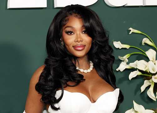 What's Tea? Summer Walker Sparks New Boo Rumors After Flaunting HUGE Romantic Gift (PHOTOS) What's Tea? Summer Walker Sparks New Boo Rumors After Flaunting HUGE Romantic Gift (PHOTOS)
