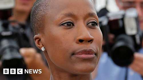 Rokia Traoré: Malian singer detained in Belgium in child custody row