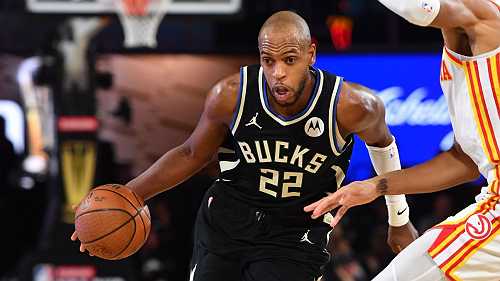 Middleton starts on bench vs. Spurs amid recovery