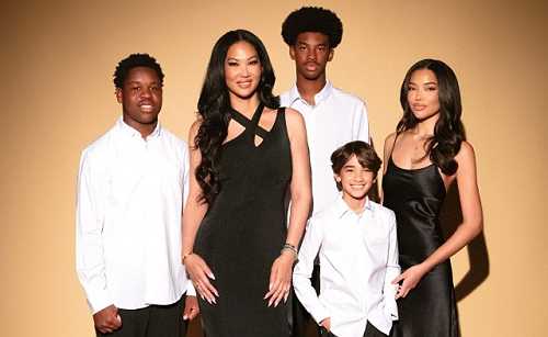 KIMORA LEE SIMMONS IS 'BACK IN THE FAB LANE' WITH ALL 5 OF HER KIDS