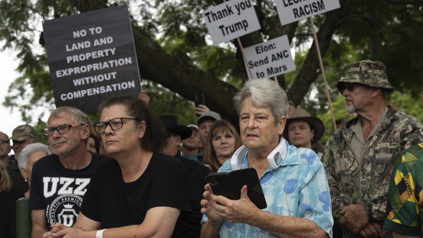 White South African Afrikaner refugees arrive in U.S. on a government-chartered plane