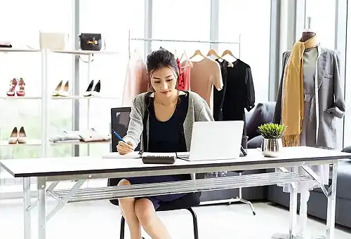 10 Essential Steps to Launch Your Own Online Fashion Business in 2025