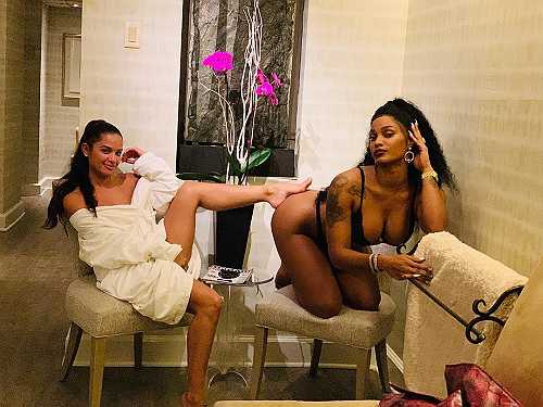 Folks Tell Joseline Hernandez to 'Tone It Down' a Bit After Chummy Photo With Rocsi Diaz