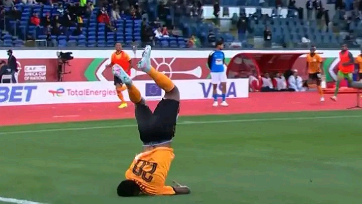 🇿🇲🚨 Patson Daka attempted a backflip celebration after scoring for Zambia but ended up...
